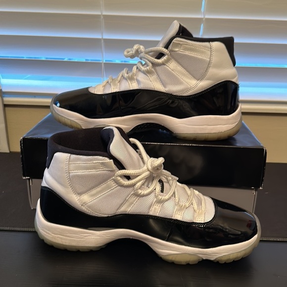 Nike Air Jordan Retro XI 11 Concord Sz 11 main image 9